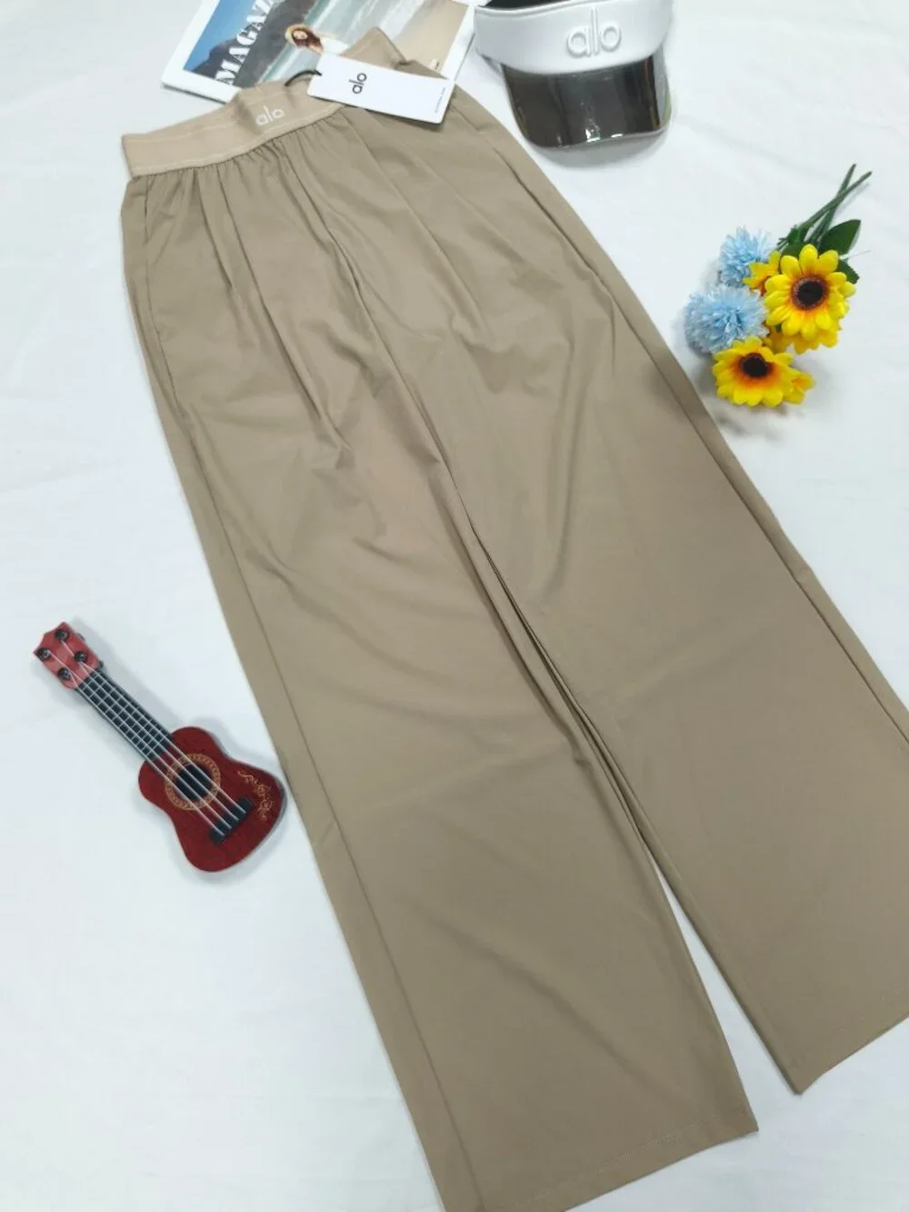 ALO Yoga Wide-Leg Trousers in Taupe